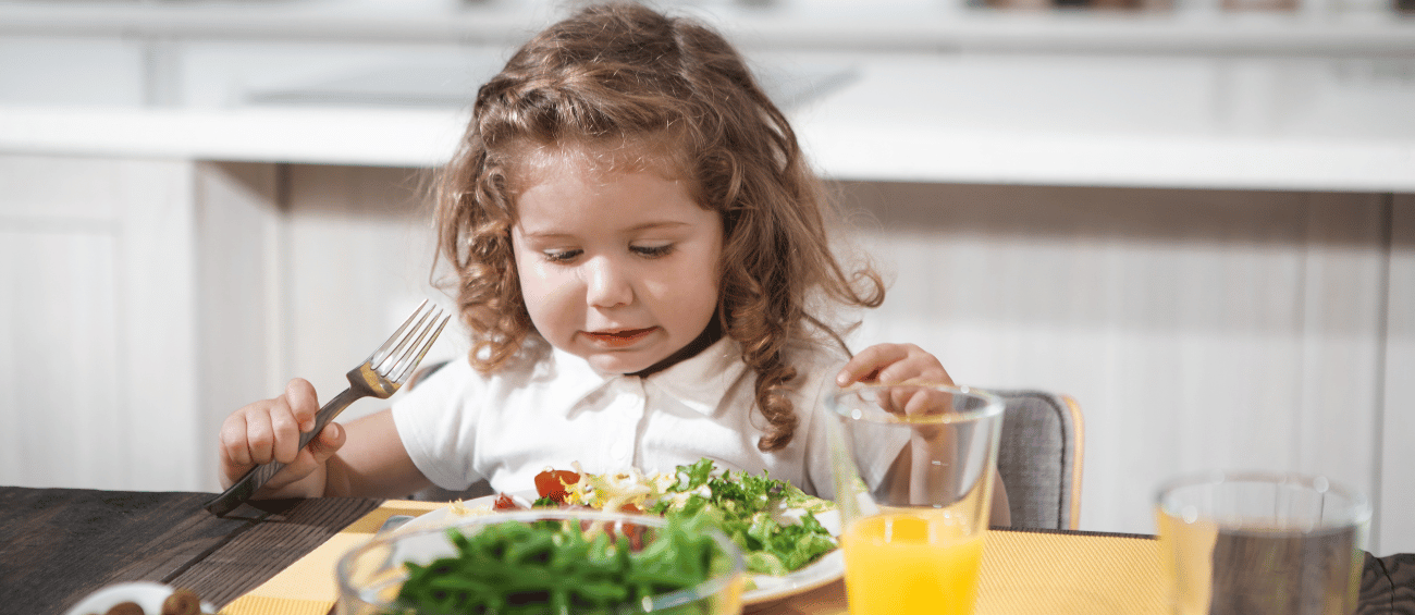 Kids Eating Healthy Food (Juniors Plus)